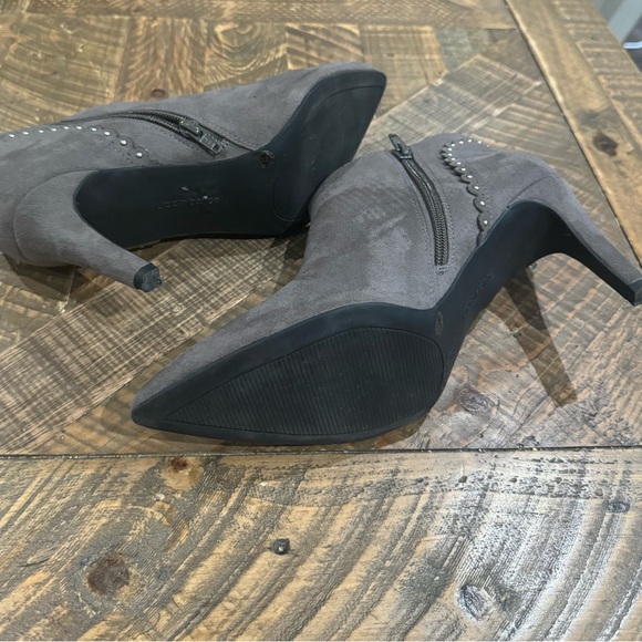 Liz Claiborne Flex Form Gray Faux Suede Zip Up Pump Heel Studded Booties 9.5 - Picture 7 of 10